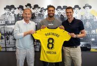 Torcedores do Dortmund protestam após clube contratar reforço que fez postagens homofóbicas