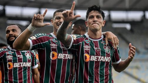 Cano comemora o primeiro gol do Fluminense com sua tradicional homenagem ao filho Lorenzo