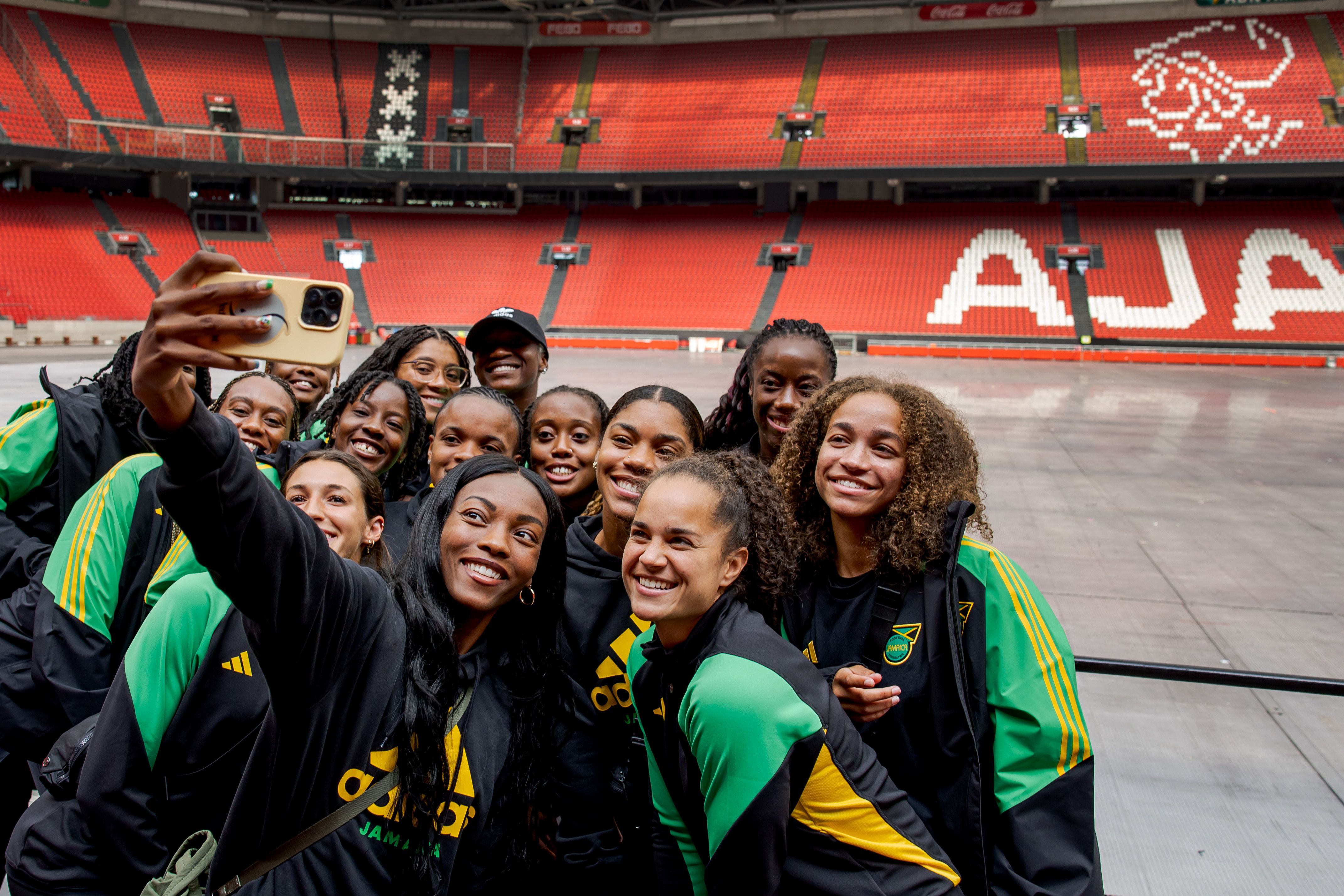 Mulheres da Jamaica visitando o Estádio Ajax em 4 de julho de 2023 em Amsterdã, Holanda. / Eric Verhoeven/Soccrates/Getty Images
