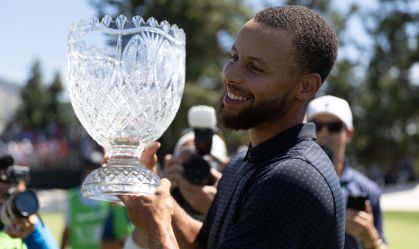 Extraterrestre? Steph Curry acerta tacada impressionante e vence torneio de golfe; veja