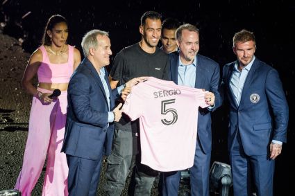Busquets com a camisa 5 do Inter Miami; ele assinou até 2025