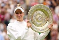 Vondrousova bate Ons Jabeur e se torna a 1ª não cabeça de chave a conquistar Wimbledon