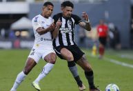 Santos abre 2 a 0, mas Botafogo empata na reta final e abre 11 pontos na liderança