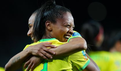 Ary Borges “bomba” no Instagram após estreia na Copa do Mundo; veja como ela reagiu