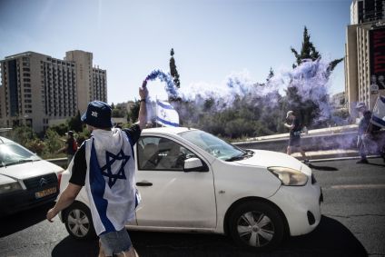 Manifestantes protestam contra aprovação de projeto de lei que limita poderes do Judiciário, em Jerusalém, Israel, em 24 de julho de 2023.