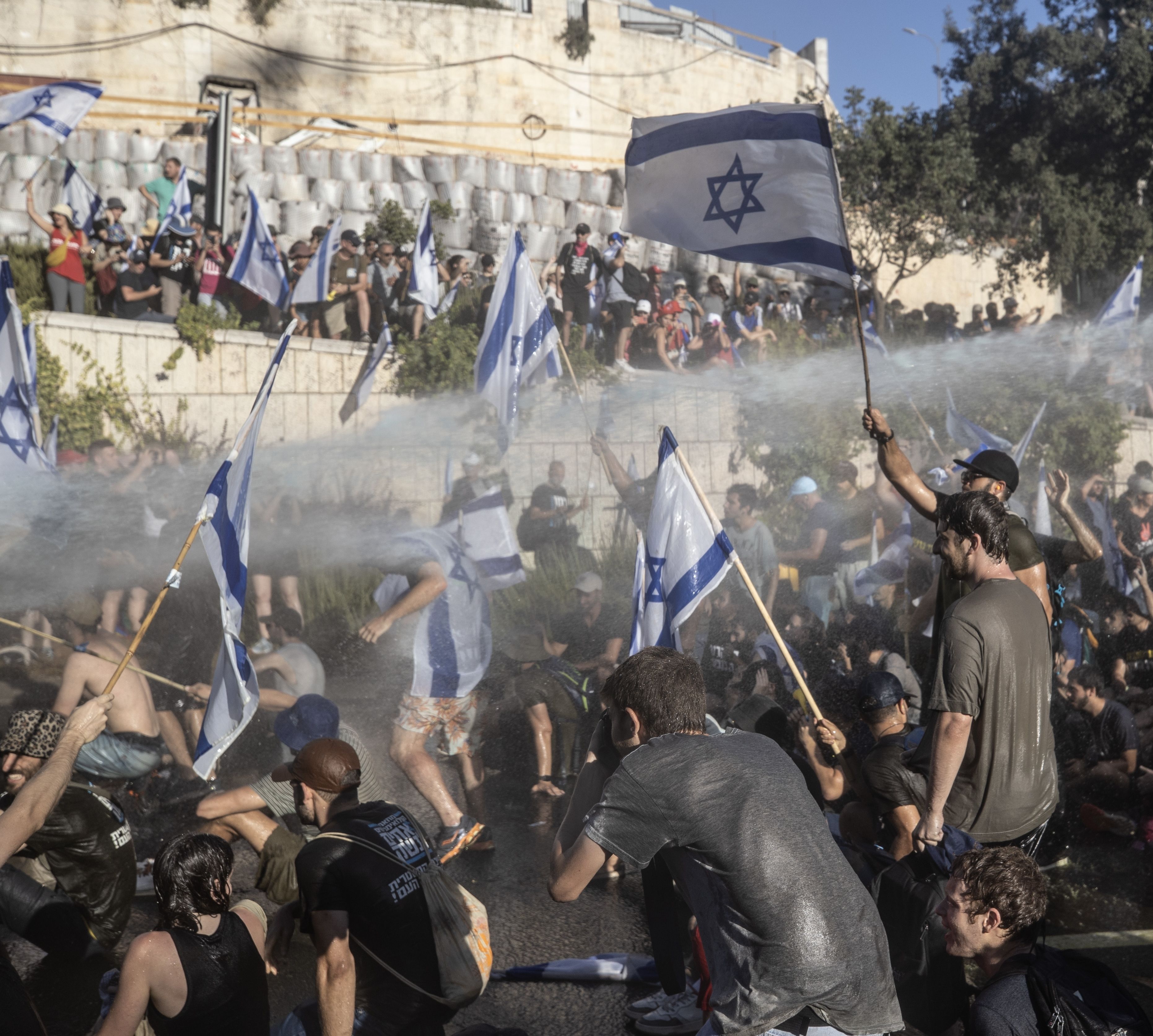 A polícia de Israel intervém em protesto contra projeto de lei que limita poderes da Suprema Corte, em 24 de julho de 2023.