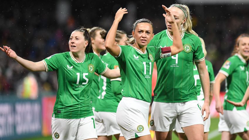 Katie McCabe comemora o gol da Irlanda diante do Canadá / Mick O'Shea/Sportsfile via Getty Images
