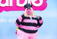 Além do Brasil, “Barbie” fez fãs usarem looks loucos em sua estreia pelo mundo; veja fotos