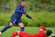 PSG exclui Mbappé de pré-temporada na Ásia; atacante estaria à venda
