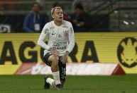 Roger Guedes ultrapassa Jô, Corinthians vence e afunda o Vasco na lanterna
