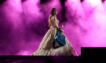 Fãs de Taylor Swift provocam "terremoto" durante performance de "Shake it Off" em Seattle