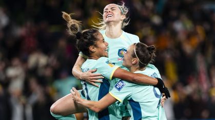 Jogadoras da Austrália comemoram gol em goleada contra o Canadá, pelo Mundial feminino