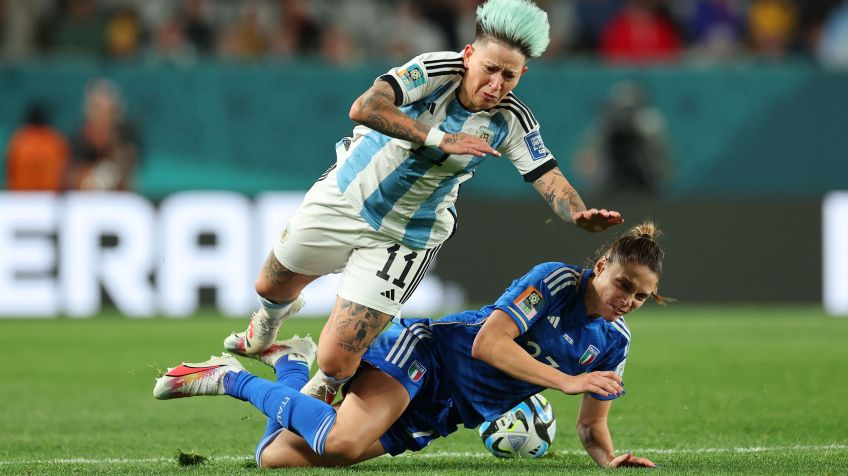 Yamila Rodríguez em lance durante a derrota para a Itália / Jan Kruger - FIFA/FIFA via Getty Images
