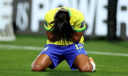Ary Borges iguala marca histórica em estreia do Brasil na Copa: "Uma honra"