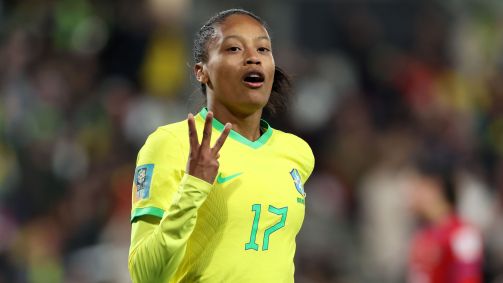Ary Borges comemora seu terceiro gol na estreia do Brasil na Copa do Mundo