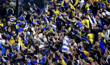Torcida do Boca Juniors recebe Cavani em La Bombonera