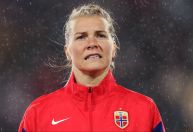 Ex-melhor do mundo é substituída logo após o hino na Copa do Mundo Feminina