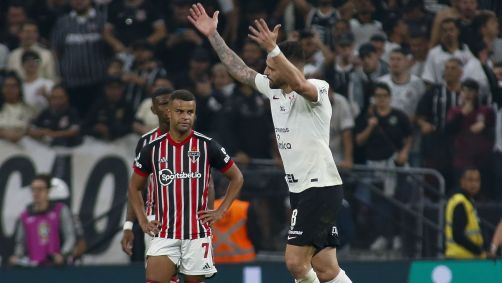 Renato Augusto comemora o primeiro gol marcado contra o São Paulo
