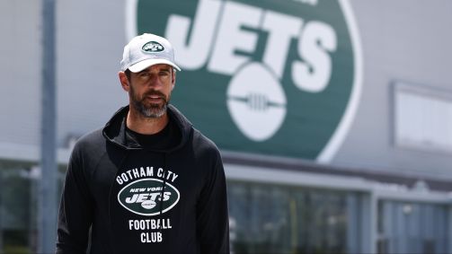 Aaron Rodgers assinou um novo vínculo de dois anos com os Jets