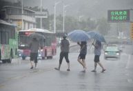 Supertufão pode despejar mais de 1000 milímetros de chuva na China, enquanto outra tempestade mortal se aproxima