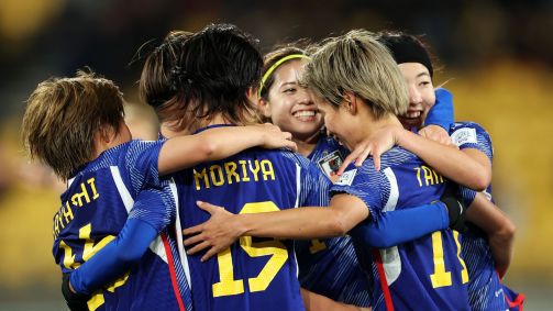 Jogadoras do Japão comemoram quarto gol de goleada contra a Espanha