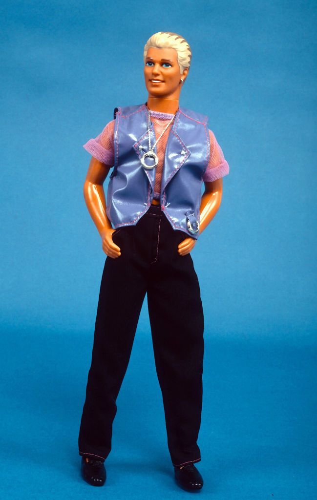 Ken Mágico de Brinco apresentado pela Mattel como um companheiro para a Barbie Mágica de Brinco em 5 de agosto de 1993 / Yvonne Hemsey/Getty Images