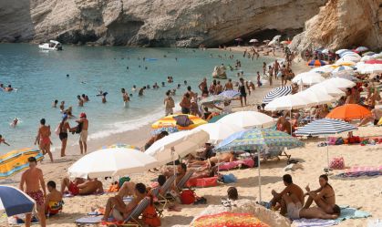 Praia na Grécia sob águas do Mar Mediterrâneo