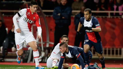 James Rodríguez em campo pelo Banfield-ARG contra o PSG de Lucas Moura