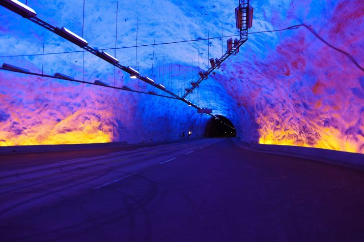 Laerdal Tunnel, na Noruega / TPopova/Getty Images