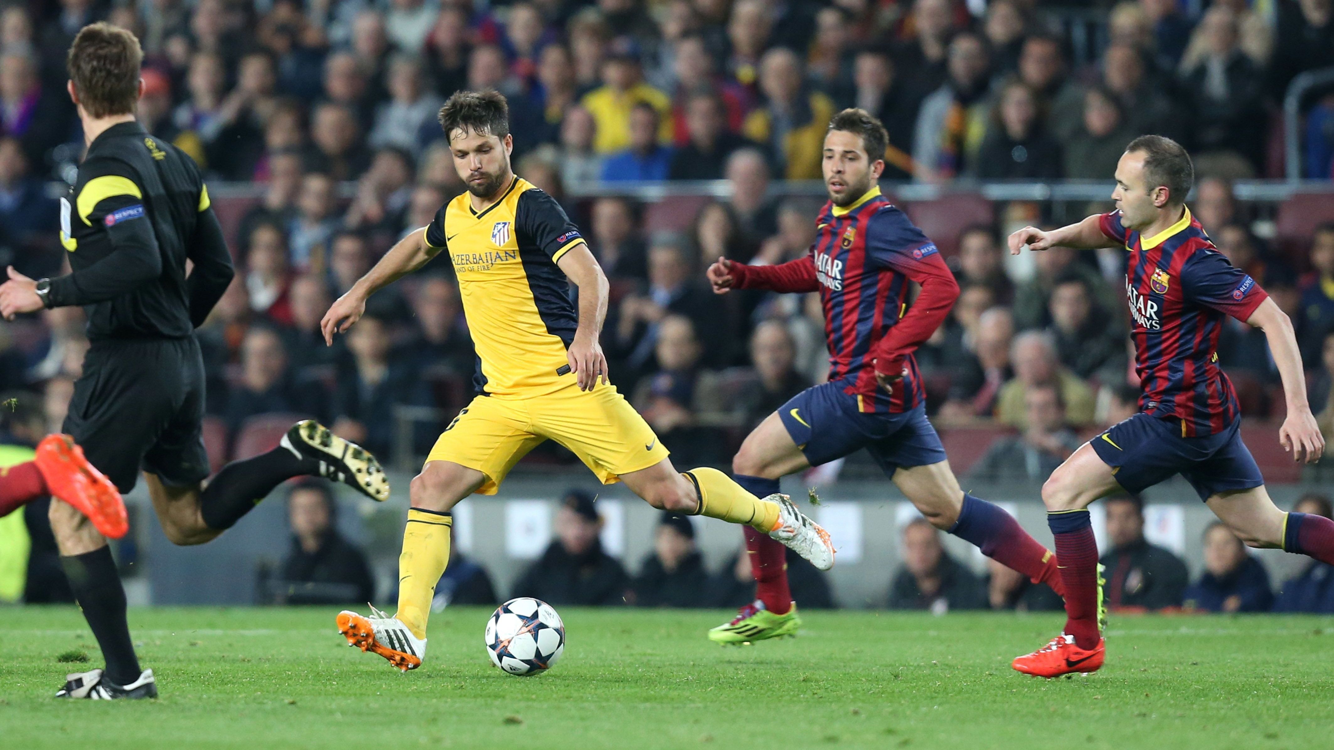 Diego Ribas em ação pelo Atlético de Madrid, contra o Barcelona