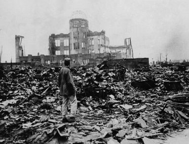 Segunda Guerra Mundial, após a explosão da bomba atômica em agosto de 1945, Hiroshima, Japão.