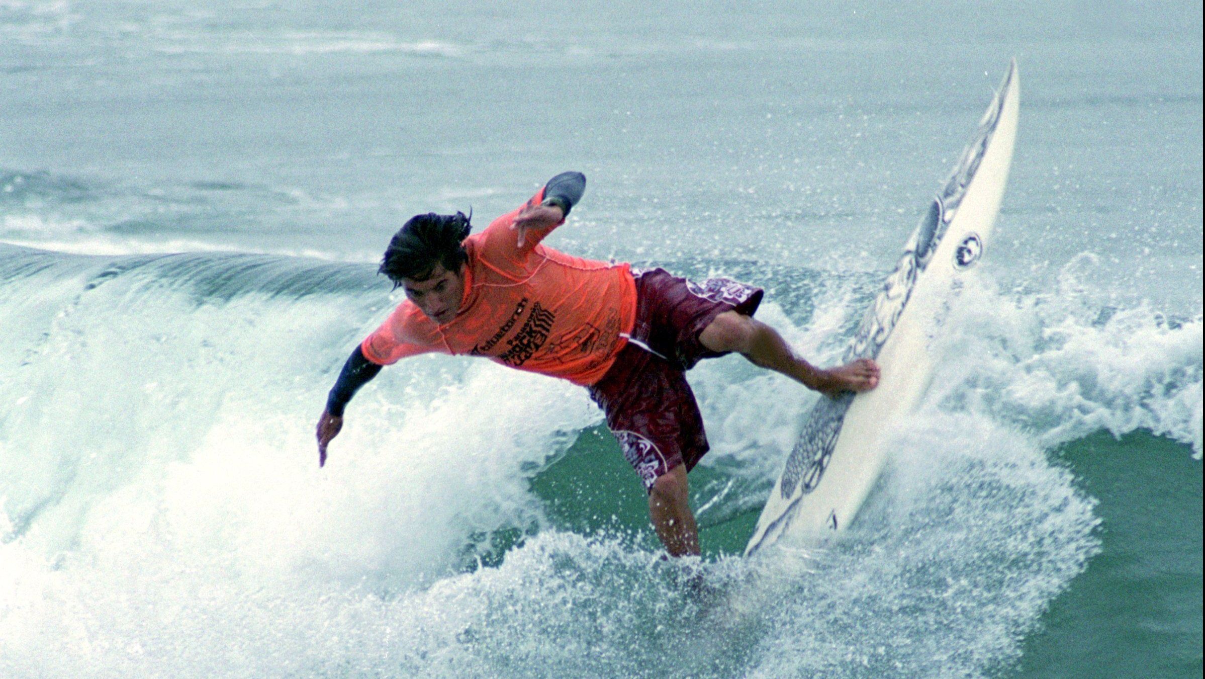 Mikala Jones durante competição em Huntington Beach, Califórnia, no ano 2000