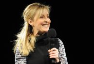 Ex-apresentadora de TV britânica revela diagnóstico de Alzheimer aos 61 anos