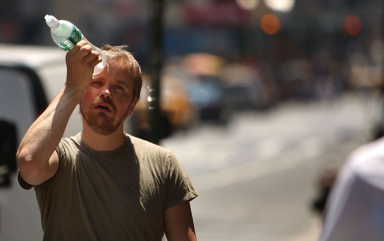 Onda de calor na Europa tem feito pessoas desmaiarem nos últimos dias / Photo by Spencer Platt/Getty Images