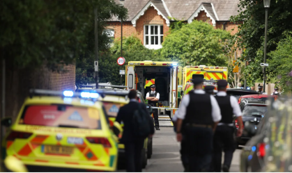 Carro bate em prédio de escola e deixa sete crianças feridas em Londres