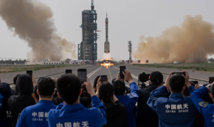 China detalha plano para levar foguete tripulado até à lua em 2030
