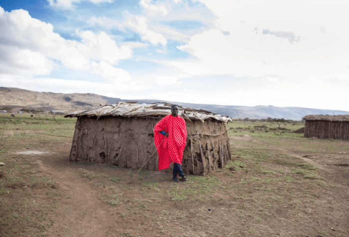 O fotógrafo Paul Ninson, retratado durante uma visita ao Quênia, quer capturar imagens que "provoquem reflexão e discussão sobre tópicos importantes". / Paul Ninson