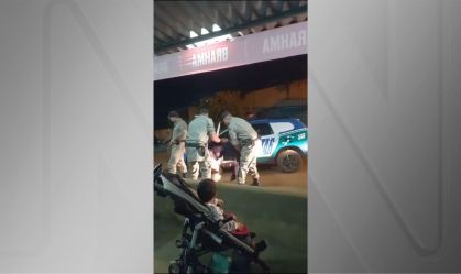 Imagem de destaque do post: Mulher é agredida por policial militar durante abordagem em Goiás; veja vídeo