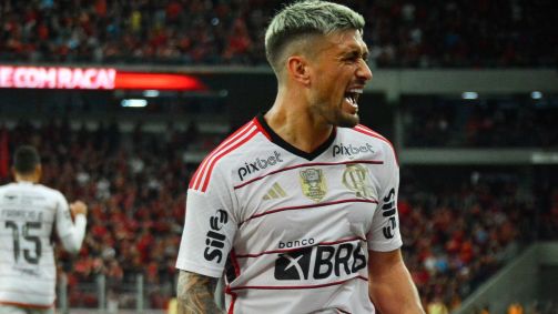 Arrascaeta comemora o primeiro gol do Flamengo em Curitiba