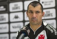 Medel é apresentado e diz que Vasco é o segundo maior clube do Brasil