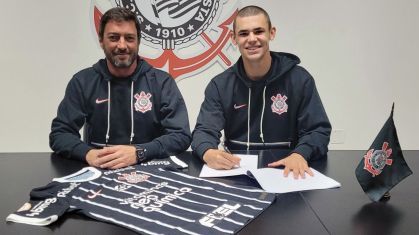 Gabriel Moscardo junto ao presidente do Corinthians, Duilio Monteiro Alves