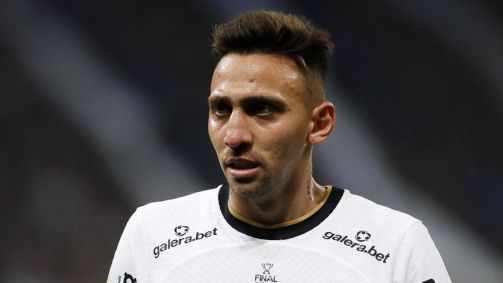 Atacante Gustavo Mosquito, do Corinthians, em ação contra o Flamengo