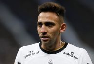 Atacante do Corinthians é assaltado em frente ao CT do clube