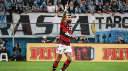 Gabigol comemora o gol que abriu o placar para o Flamengo contra o Grêmio