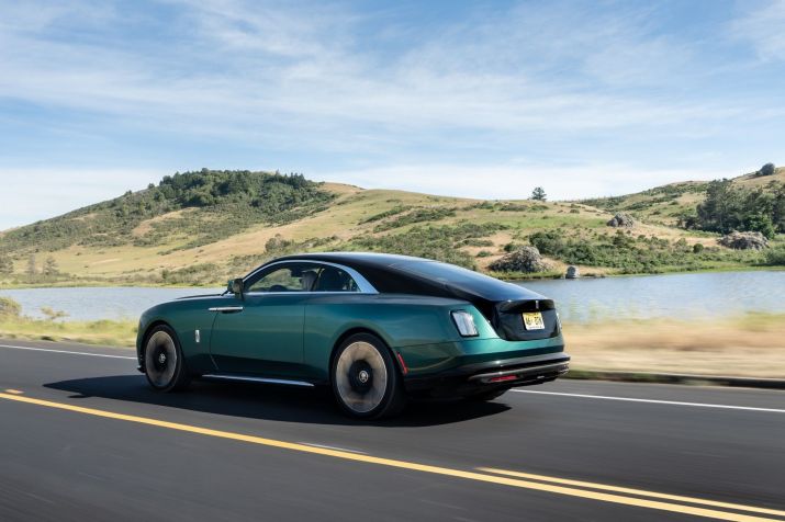 Por causa do seu tamanho grande, a Rolls-Royce chama o Spectre de "Super Coupé"/ Divulgação
