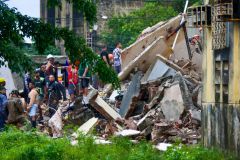 Parte de um prédio residencial desabou no Conjunto Beira-Mar, localizado na Rua Dr. Luiz Inácio de Andrade Lima, no Janga, em Paulista, no Grande Recife (PE), nesta sexta-feira, 07 de julho de 2023.