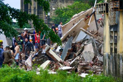 Parte de um prédio residencial desabou no Conjunto Beira-Mar, localizado na Rua Dr. Luiz Inácio de Andrade Lima, no Janga, em Paulista, no Grande Recife (PE), nesta sexta-feira, 07 de julho de 2023.