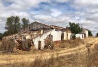Casal compra fazenda em ruínas em Portugal e a transforma em pousada de 800 m²