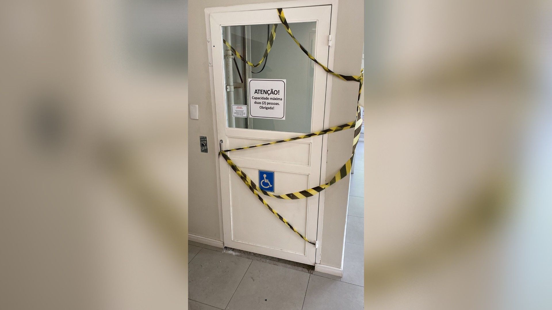 Elevador esmaga casal de idosos em clínica de saúde no RS