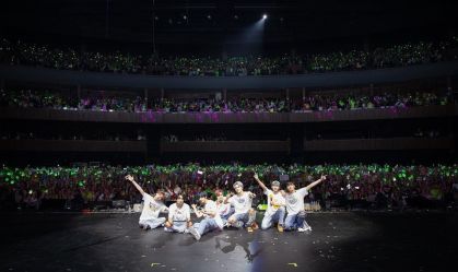 Fã do grupo NCT Dream acampa três semanas na fila sem pais saberem